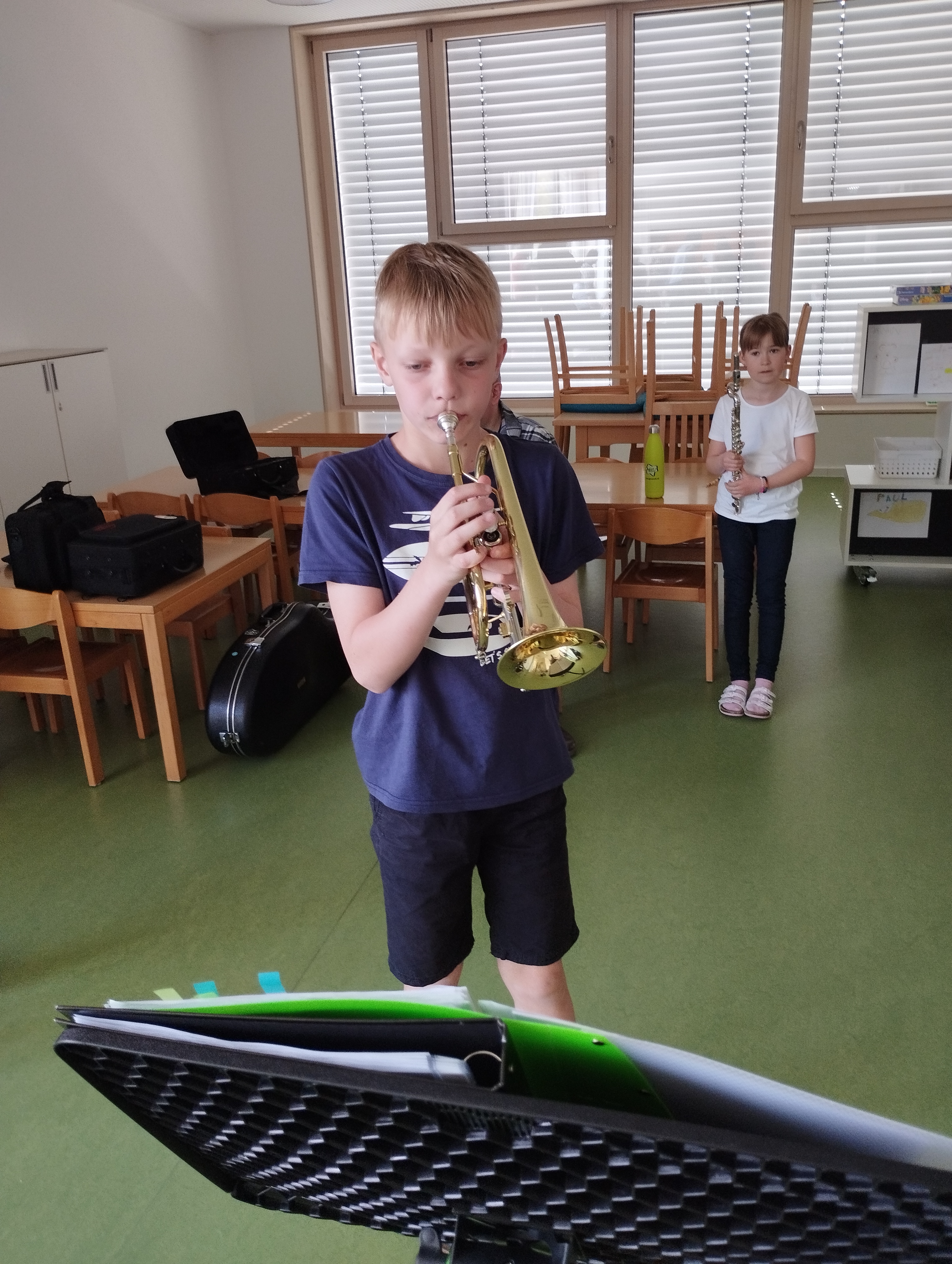 Schüler mit Trompete, Raxendorf